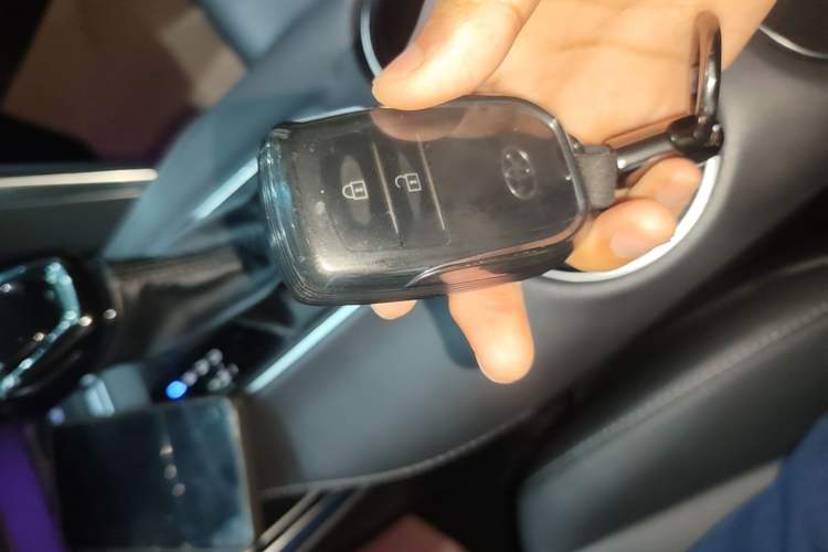Used Toyota Venza 2023 2.0L CVT Two-Wheel Drive Luxury Edition Vehicle Key