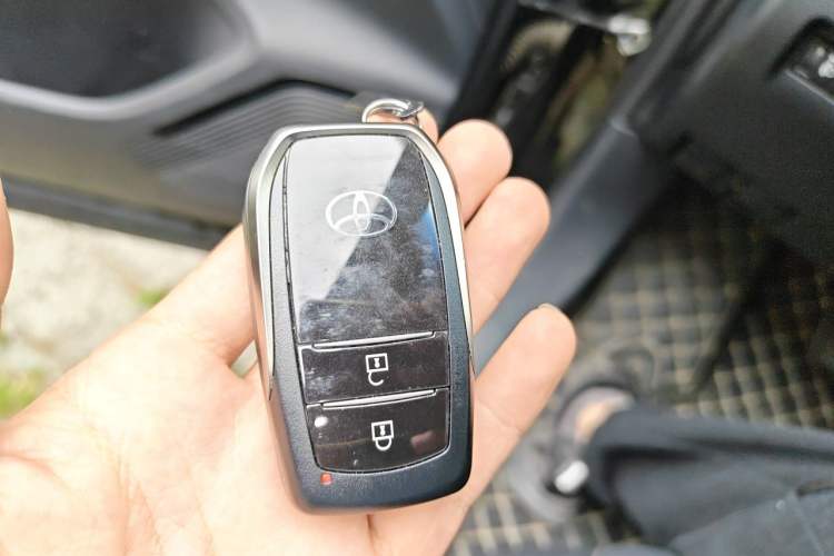 Used Toyota Venza 2023 2.0L CVT Two-Wheel Drive Luxury Edition Vehicle Key
