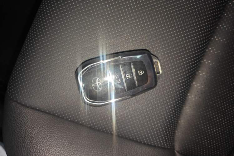 Used Toyota Venza 2023 2.5L Smart Electric Hybrid Dual-Drive Prestige Version Vehicle Key