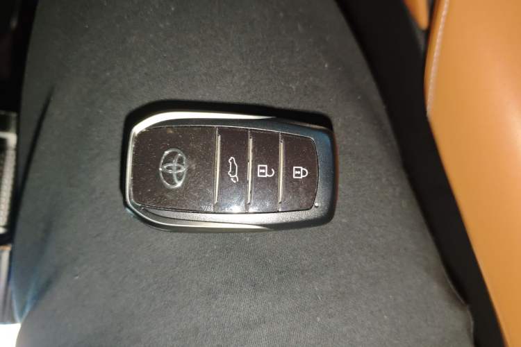 Used Toyota Venza 2023 2.0L CVT Two-Wheel Drive Prestige Version Vehicle Key