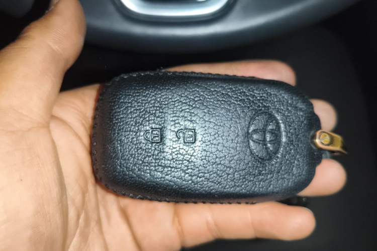 Used Toyota Venza 2023 2.0L CVT Two-Wheel Drive Luxury Edition Vehicle Key