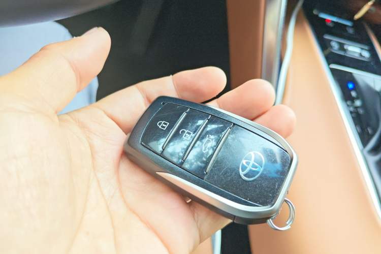 Used Toyota Venza 2023 2.0L CVT Two-Wheel Drive Prestige Version Vehicle Key