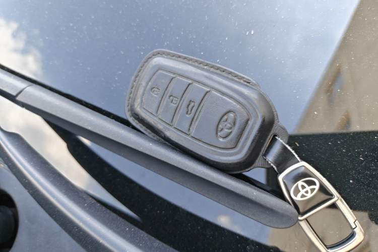 Used Toyota Venza 2023 2.0L CVT Two-Wheel Drive Prestige Version Vehicle Key