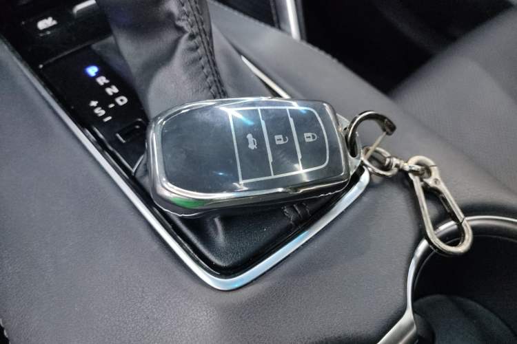 Used Toyota Venza 2023 2.5L Smart Electric Hybrid Dual-Drive Prestige Version Vehicle Key