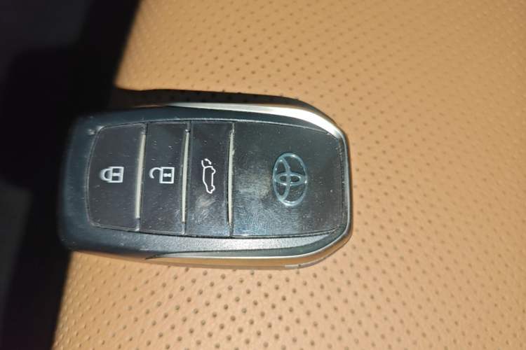 Used Toyota Venza 2023 2.0L CVT Two-Wheel Drive Prestige Version Vehicle Key