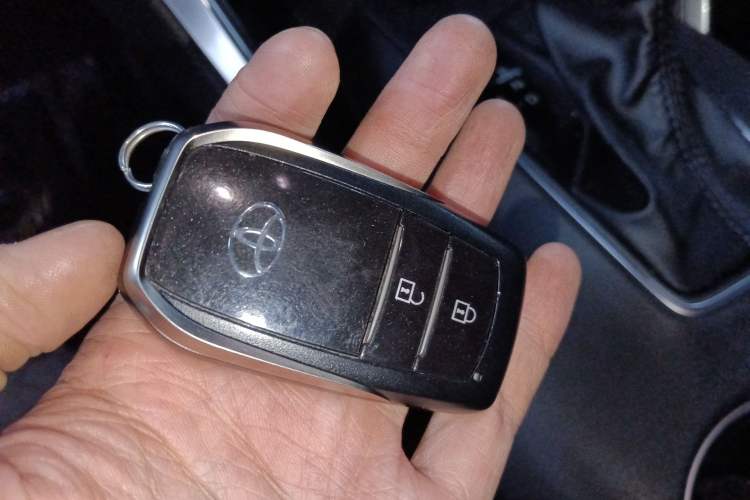 Used Toyota Venza 2023 2.0L CVT Two-Wheel Drive Luxury Edition Vehicle Key