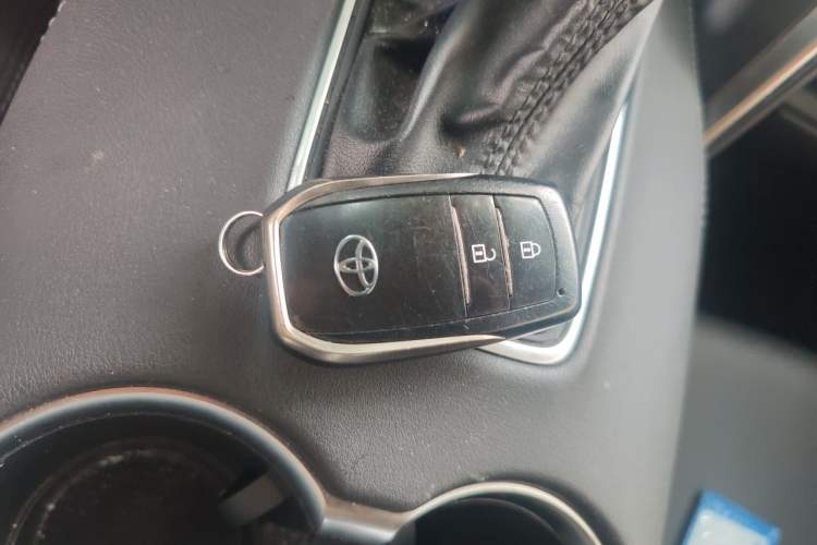 Used Toyota Venza 2023 2.0L CVT Two-Wheel Drive Luxury Edition Vehicle Key