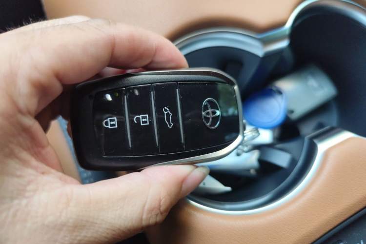 Used Toyota Venza 2023 2.5L Smart Electric Hybrid Dual-Drive Prestige Version Vehicle Key