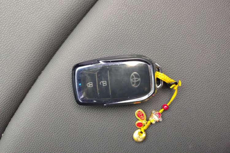 Used Toyota Venza 2023 2.0L CVT Two-Wheel Drive Luxury Edition Vehicle Key