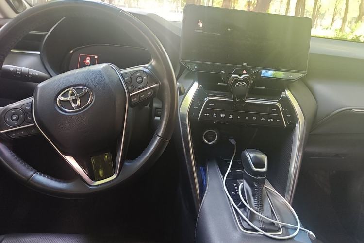 Used Toyota Venza 2023 2.0L CVT Two-Wheel Drive Prestige Version Center Console
