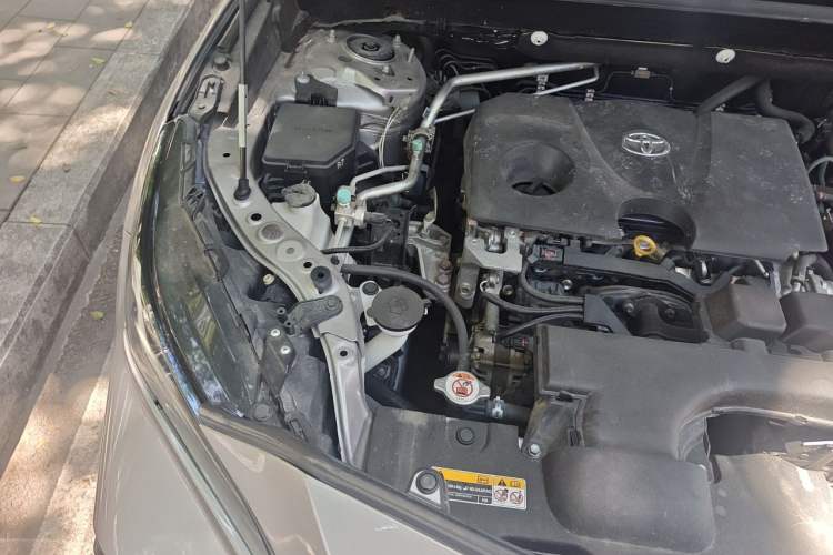 Used Toyota Venza 2023 2.0L CVT Two-Wheel Drive Prestige Version Engine Bay Right