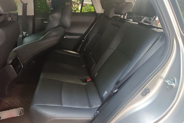 Used Toyota Venza 2023 2.0L CVT Two-Wheel Drive Prestige Version Left Rear Seat