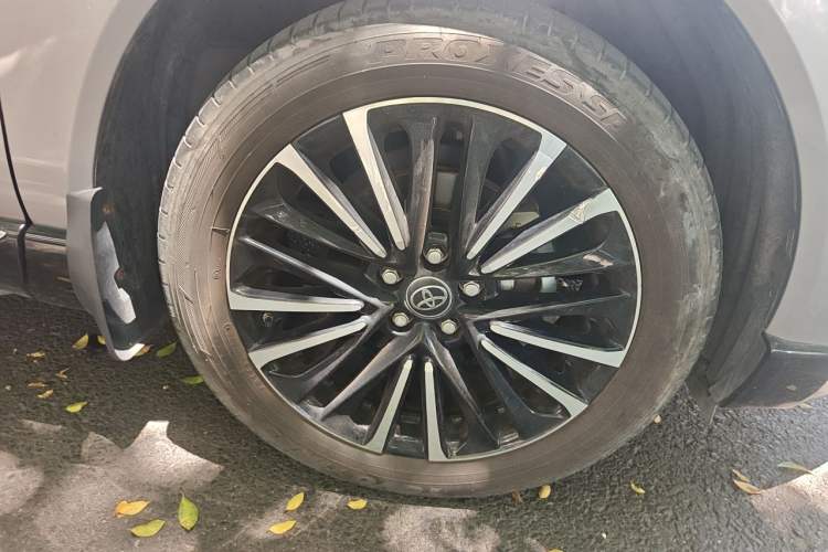Used Toyota Venza 2023 2.0L CVT Two-Wheel Drive Prestige Version Right Front Wheel Hub