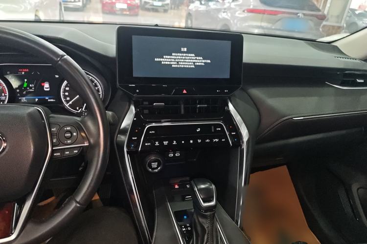 Used Toyota Venza 2023 2.0L CVT Two-Wheel Drive Luxury Edition Center Console