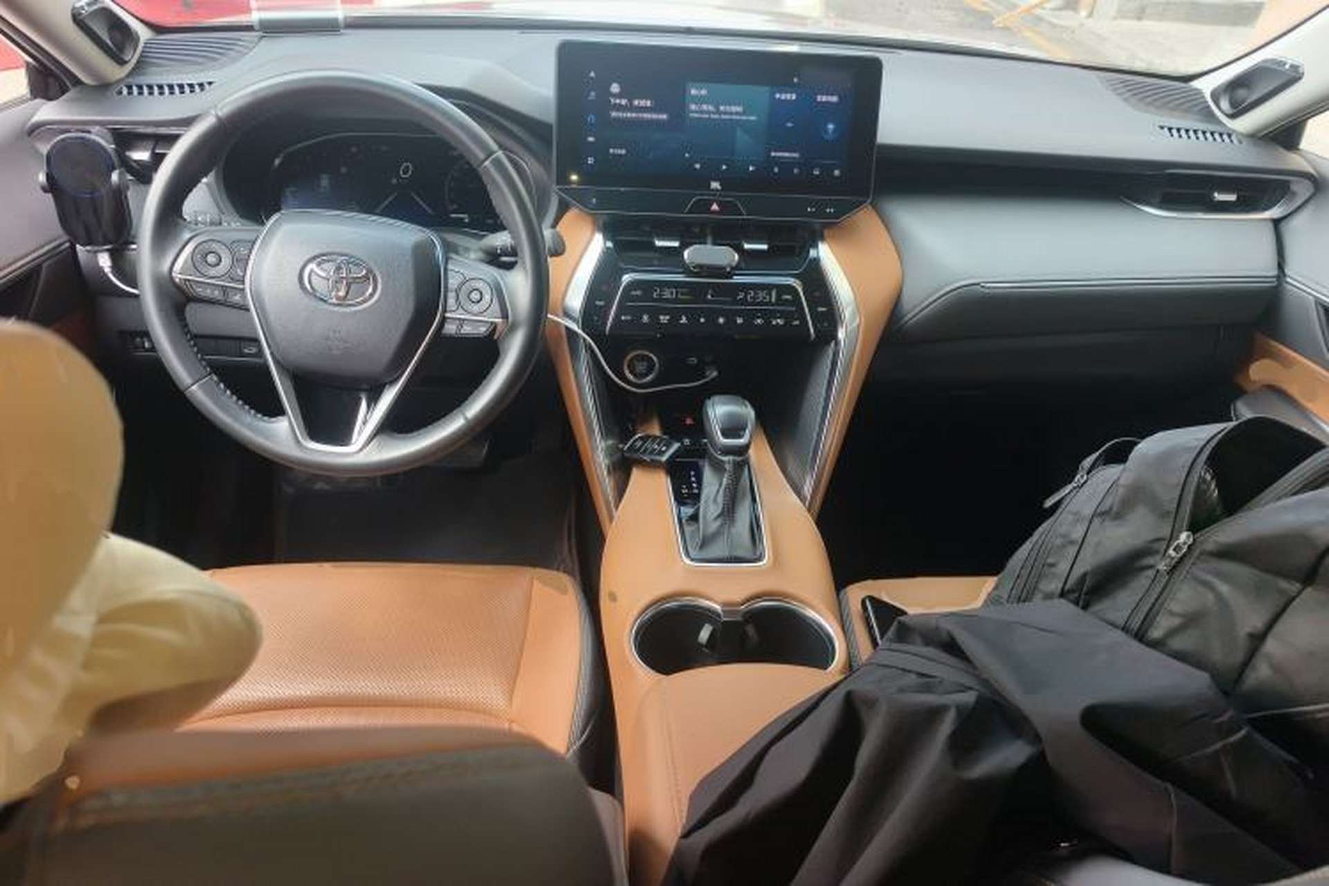 Used Toyota Venza 2023 2.0L CVT Two-Wheel Drive Prestige Version Center Console