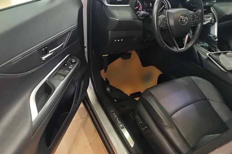 Used Toyota Venza 2023 2.0L CVT Two-Wheel Drive Luxury Edition Driver Seat