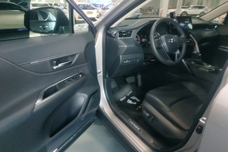 Used Toyota Venza 2023 2.0L CVT Two-Wheel Drive Luxury Edition Driver Seat