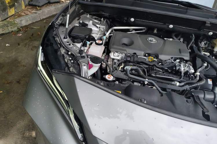 Used Toyota Venza 2023 2.5L Smart Electric Hybrid Dual-Drive Prestige Version Engine Bay Right