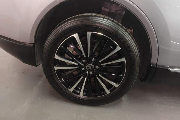 Used Toyota Venza 2023 2.0L CVT Two-Wheel Drive Prestige Version Exterior 8