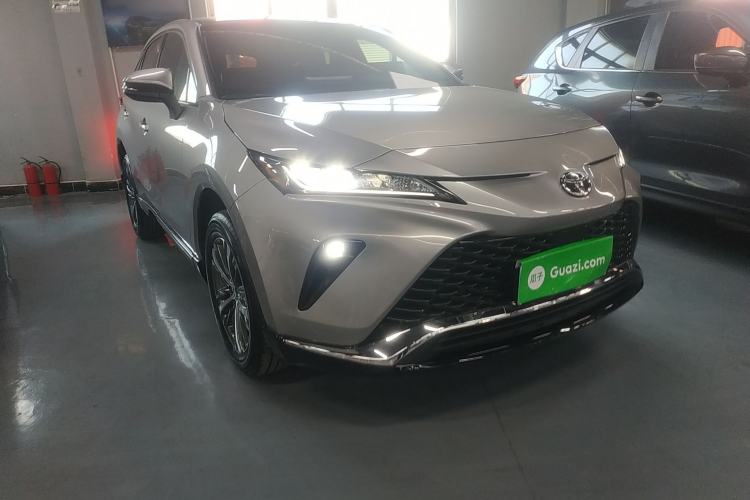 Used Toyota Venza 2023 2.0L CVT Two-Wheel Drive Luxury Edition Front Right 45 Deg