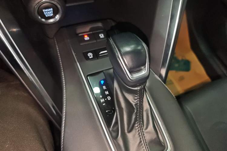 Used Toyota Venza 2023 2.0L CVT Two-Wheel Drive Luxury Edition Gear Lever