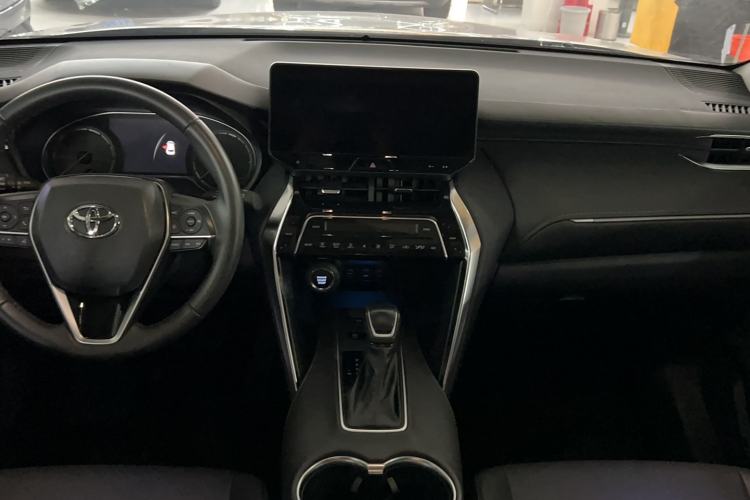 Used Toyota Venza 2023 2.0L CVT Two-Wheel Drive Luxury Edition Interior 3