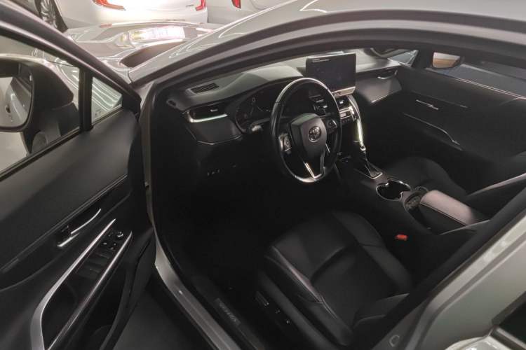 Used Toyota Venza 2023 2.0L CVT Two-Wheel Drive Prestige Version Interior 3