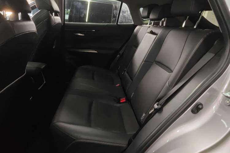 Used Toyota Venza 2023 2.0L CVT Two-Wheel Drive Prestige Version Interior 4