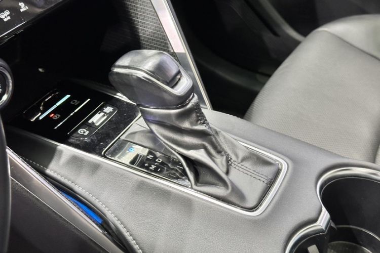 Used Toyota Venza 2023 2.0L CVT Two-Wheel Drive Prestige Version Interior 6