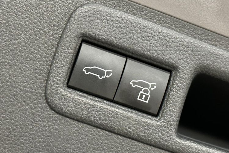 Used Toyota Venza 2023 2.0L CVT Two-Wheel Drive Prestige Version Interior 7