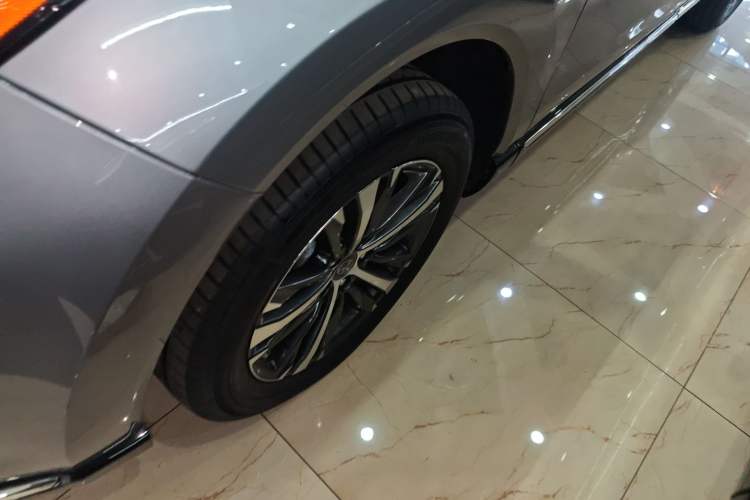 Used Toyota Venza 2023 2.0L CVT Two-Wheel Drive Luxury Edition Left Front Wheel Hub