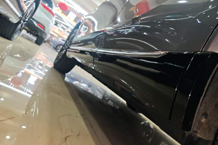 Used Toyota Venza 2023 2.0L CVT Two-Wheel Drive Luxury Edition Left Side Sill