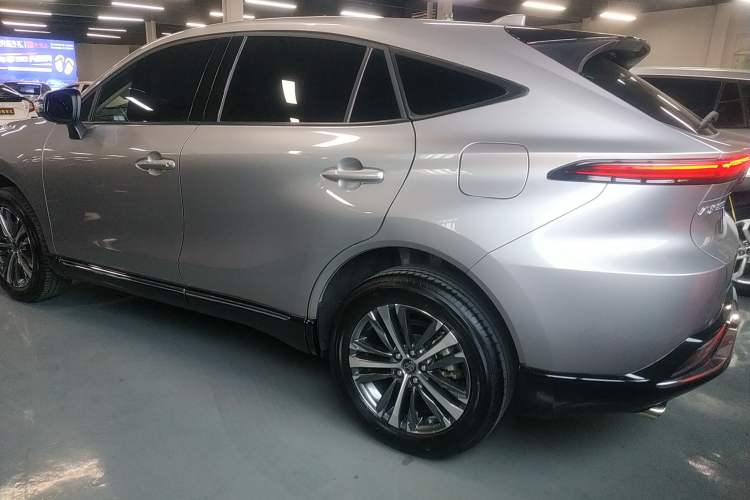 Used Toyota Venza 2023 2.0L CVT Two-Wheel Drive Luxury Edition Rear Left 45 Deg