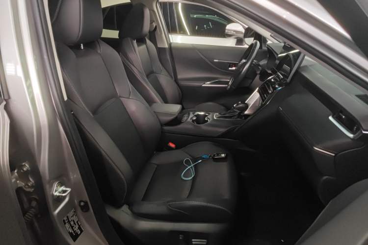 Used Toyota Venza 2023 2.0L CVT Two-Wheel Drive Prestige Version Right Front Seat