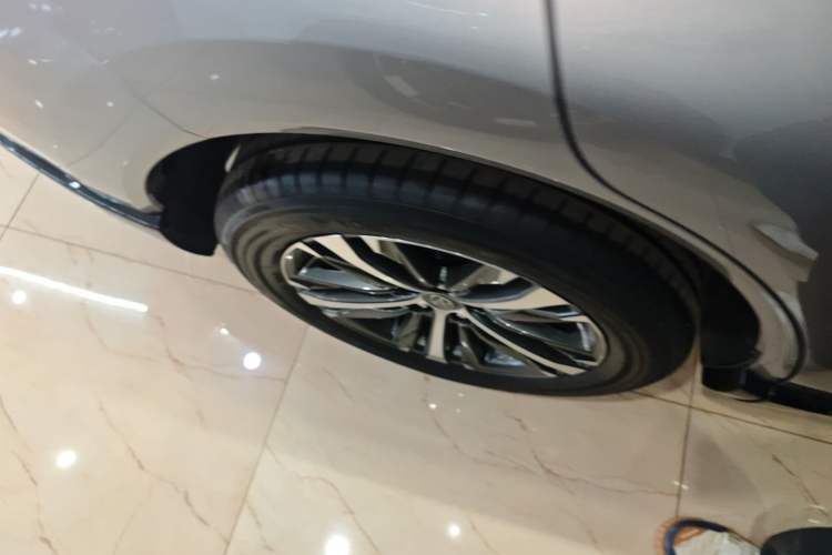 Used Toyota Venza 2023 2.0L CVT Two-Wheel Drive Luxury Edition Right Rear Wheel Hub