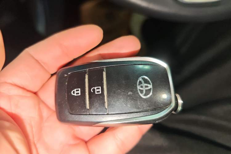 Used Toyota Venza 2023 2.0L CVT Two-Wheel Drive Luxury Edition Vehicle Key
