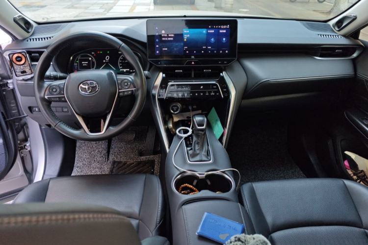 Used Toyota Venza 2023 2.5L Smart Electric Hybrid Dual-Drive Prestige Version Center Console