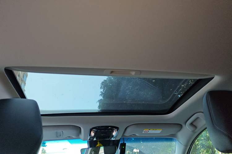 Used Toyota Venza 2023 2.5L Smart Electric Hybrid Dual-Drive Prestige Version Headliner