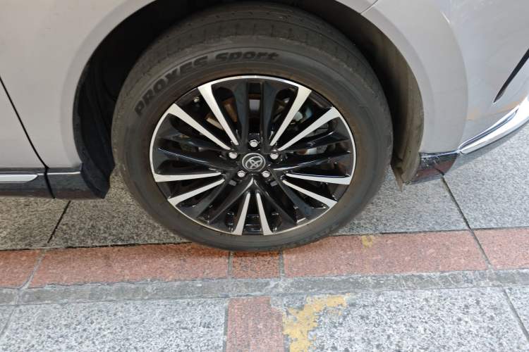 Used Toyota Venza 2023 2.5L Smart Electric Hybrid Dual-Drive Prestige Version Right Front Wheel Hub