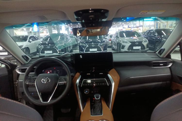 Used Toyota Venza 2023 2.0L CVT Two-Wheel Drive Prestige Version Center Console