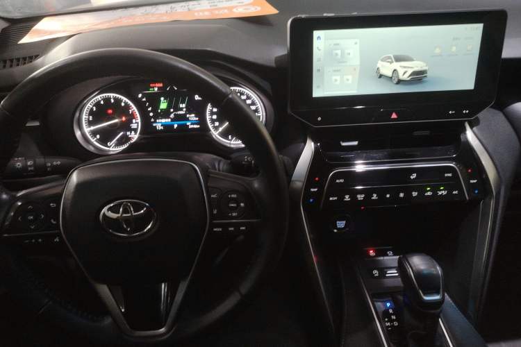 Used Toyota Venza 2023 2.0L CVT Two-Wheel Drive Luxury Edition Center Console