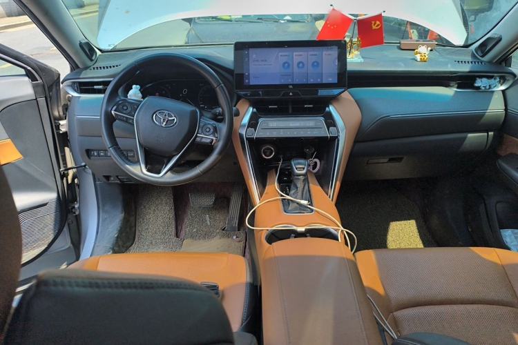 Used Toyota Venza 2023 2.5L Smart Electric Hybrid Dual-Drive Prestige Version Center Console