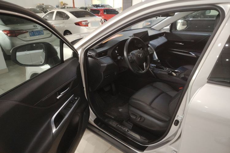 Used Toyota Venza 2023 2.0L CVT Two-Wheel Drive Luxury Edition Driver Seat