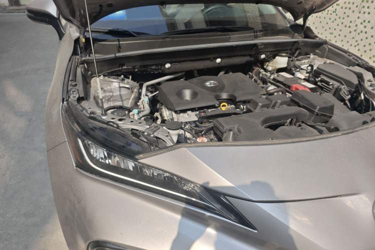 Used Toyota Venza 2023 2.0L CVT Two-Wheel Drive Luxury Edition Engine Bay Right