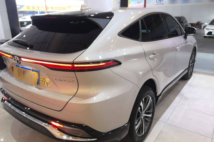 Used Toyota Venza 2023 2.0L CVT Two-Wheel Drive Luxury Edition Exterior 5