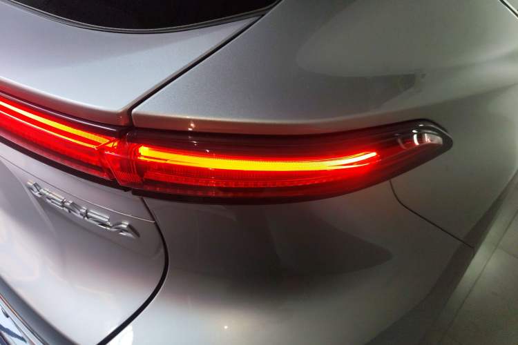 Used Toyota Venza 2023 2.0L CVT Two-Wheel Drive Prestige Version Exterior 6