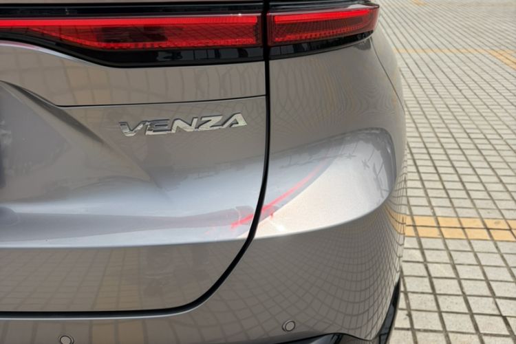 Used Toyota Venza 2023 2.0L CVT Two-Wheel Drive Prestige Version Exterior 6