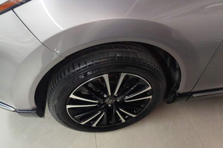 Used Toyota Venza 2023 2.0L CVT Two-Wheel Drive Prestige Version Exterior 7