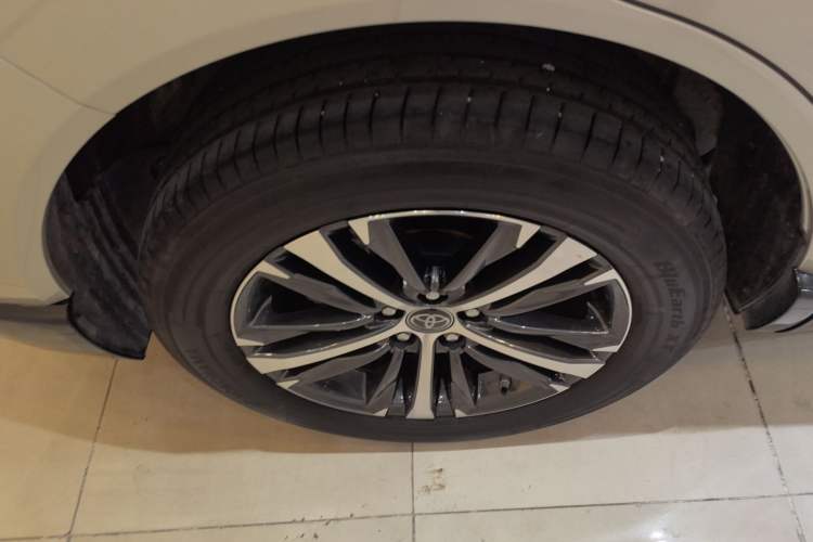 Used Toyota Venza 2023 2.0L CVT Two-Wheel Drive Luxury Edition Exterior 8