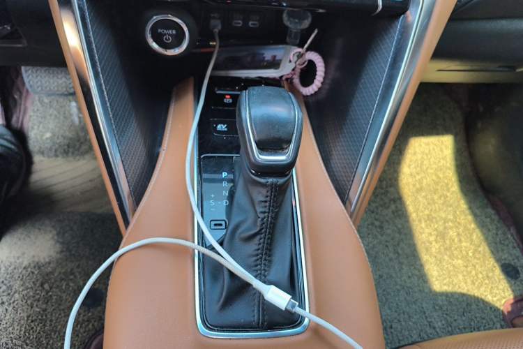 Used Toyota Venza 2023 2.5L Smart Electric Hybrid Dual-Drive Prestige Version Gear Lever